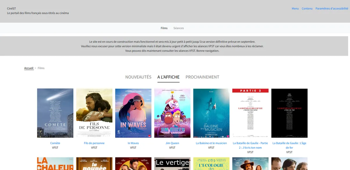 Version 2021 de CinéST : interface minimaliste grise avec une grille d'affiches de films sous-titrés VFST, sous les onglets Nouveautés, À l'affiche et Prochainement.